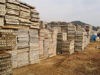 東莞長安廢鋁模回收公司《長安專業(yè)高價收購廢鋁?！穇志趣網(wǎng)